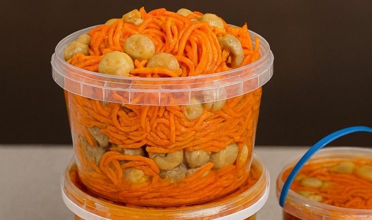 Переселенці створили на Закарпатті бізнес з крафтової консервації